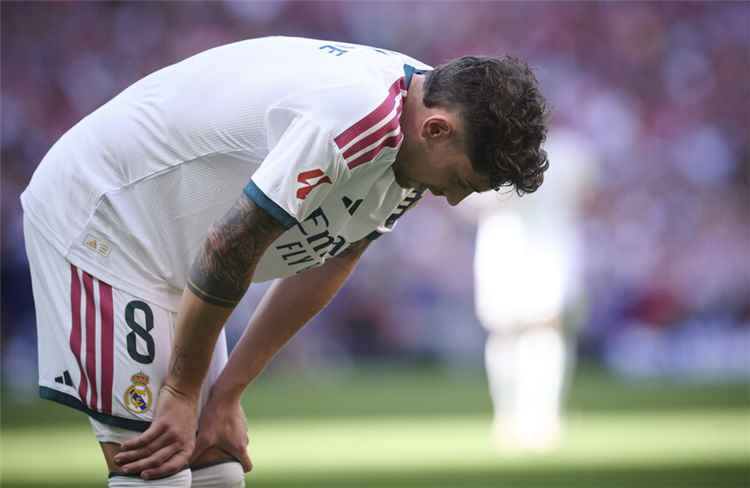بعد بيان ريال مدريد وهجوم مورينيو.. لجنة الحكام الإسبانية تعترف بخطأ فادح في ديربي مدريد