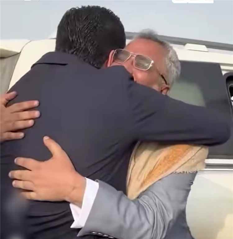 ظهور قيادي حوثي برفقة وزير عراقي يشعل التساؤلات.. من «أبو طه» وما طبيعة اللقاء؟