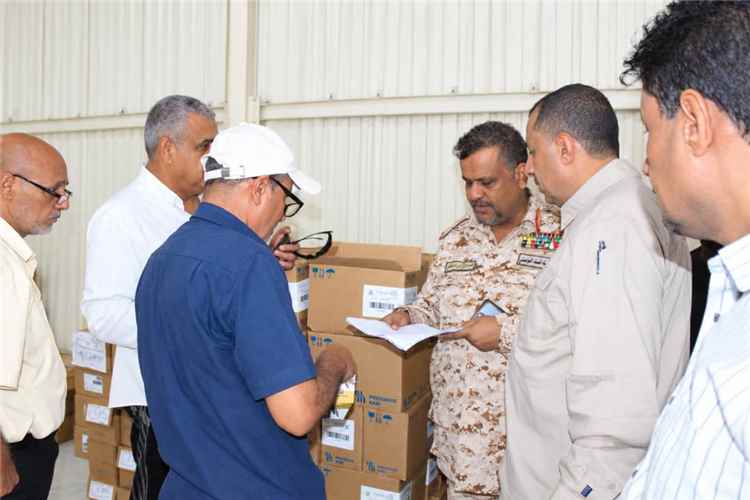 هيئة الإسناد اللوجستي والدائرة الطبية العسكرية تتسلمان دفعة أدوية ومستلزمات طبية سعودية بعدن