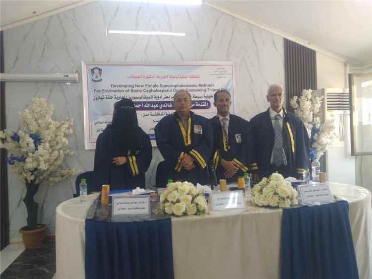 المهندس أحمد الحذيفي  يهنئ الدكتور غاندي عبدالله أحمد بمناسبة مناقشة أطروحة الدكتوراه في تخصص الكيمياء