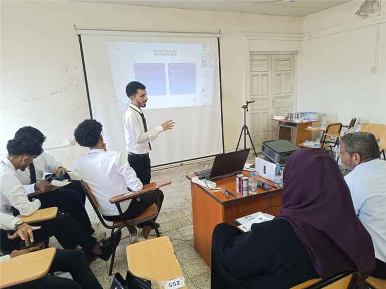 مشاريع مبتكرة تجسد إبداعات طلاب كلية الحاسوب بجامعة عدن