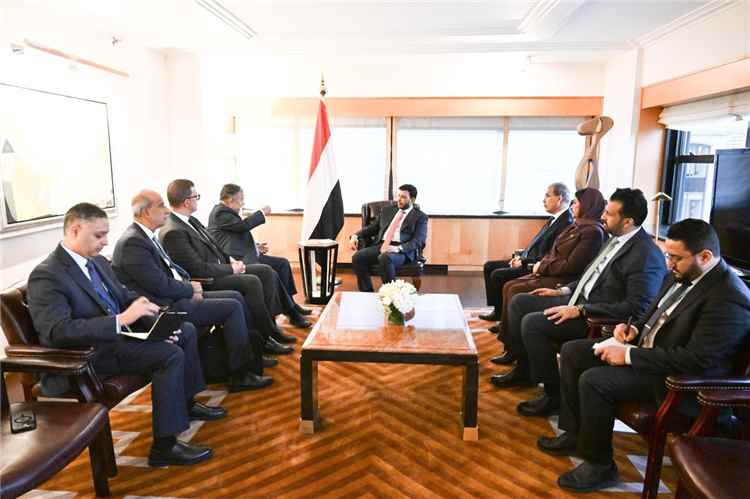 عضو مجلس القيادة يبحث مع الأمين العام للجامعة العربية تطورات الأوضاع في اليمن والأمن القومي العربي