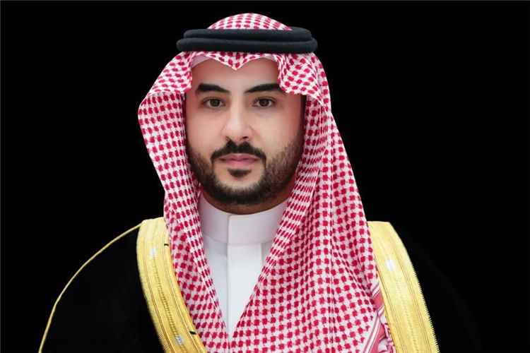 عاجل : وزير الدفاع السعودي يدعو منصور بن زايد لزيارة المملكة الثلاثاء