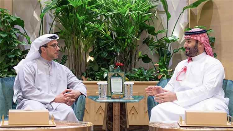 ميدل إيست آي : «الحوثيون يدفعون السعودية والإمارات إلى التقارب».