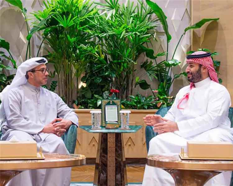 الغارديان: ضغوط أميركية لتقريب الرياض وأبوظبي وطرح قيادة عسكرية موحدة لمواجهة الحوثيين