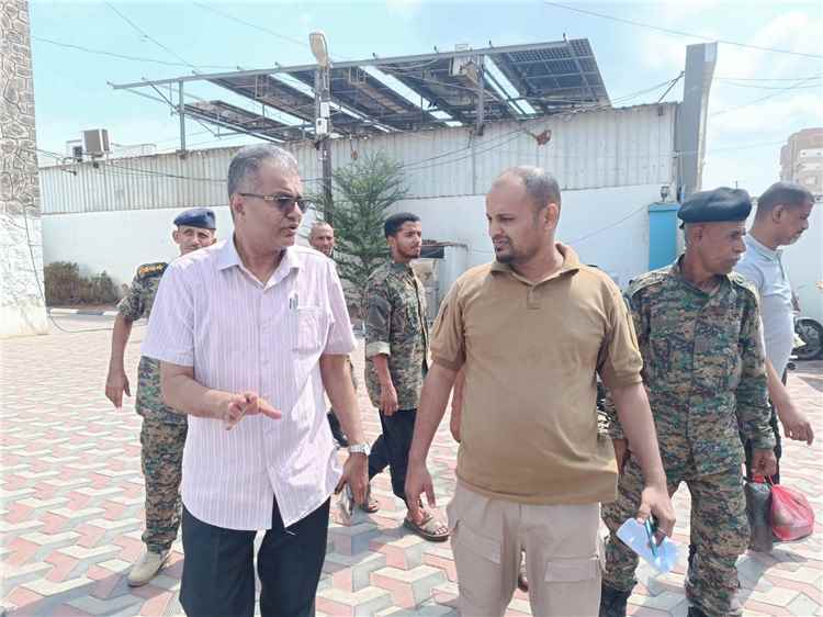 مدير عام المعلا يتفقد شرطة المديرية ويطلع على مستوى الأداء