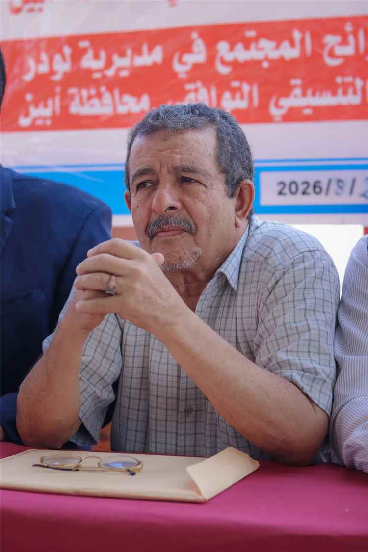 مدير عام مديرية لودر يعزّي آل أقبال بوفاة المهندس عمر محمد أقبال