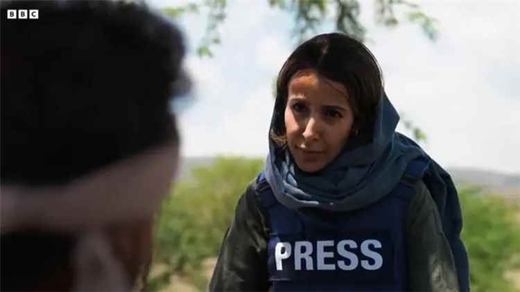 مراسلو BBC يتعرضون لملاحقة بطائرة مسيّرة حوثية أثناء تغطية المعارك في تعز.. فيديو