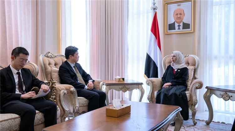 وزيرة الخارجية تبحث مع القائم بالأعمال الصيني تعزيز التعاون الثنائي وأمن الملاحة في البحر الأحمر
