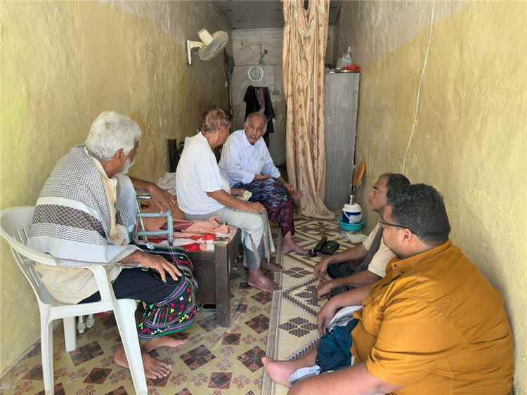 وفاءً لرموز النضال.. وفد المستقبل الجنوبي بحضرموت يزور المناضل عبدالله باحميد