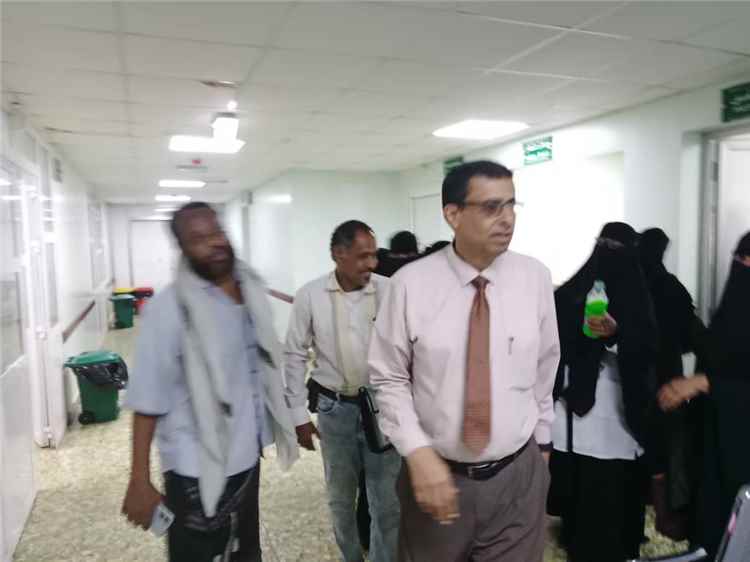 مدير عام مكتب الصحة بلحج يطلع على جاهزية مستشفى ابن خلدون ويؤكد على مضاعفة الجهود لتقديم الخدمات الصحية للمرضى
