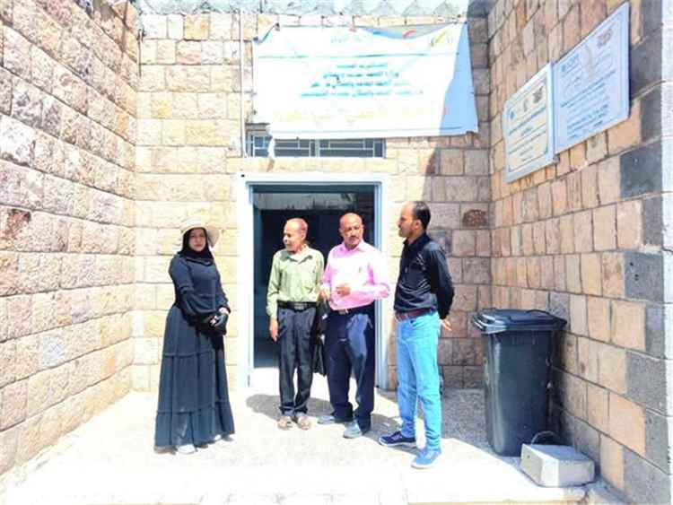 وكيل محافظة تعز للشؤون الصحيه تتفقد جاهزية مركزي جرداد وبني عمر الصحيين بالشمايتين