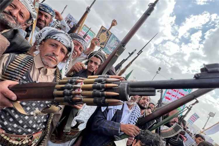 فايننشال تايمز: الحوثيون دربوا 1500 مقاتل من حركة الشباب بالصومال وزودوها بالأسلحة