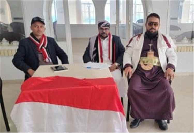 شاعرٌ يمانيٌ يجمعُ قانونَ البلاغةِ في شطر بيتٍ من الشعر!