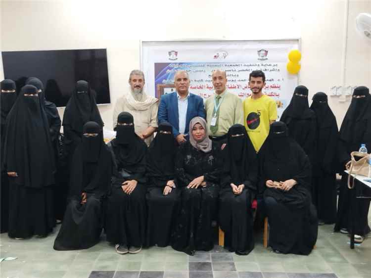 وزير التربية والتعليم يطلع على إبداعات طلاب تربية جامعة عدن في مسرح الدمى
