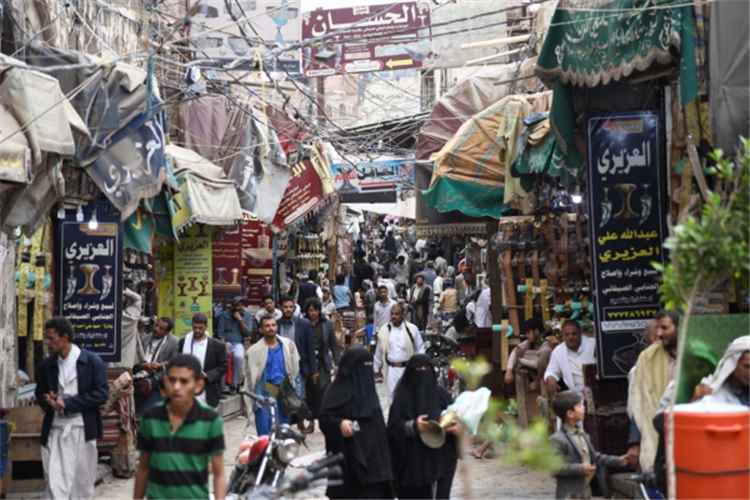 صحفي يطالب الحكومة بكشف حصيلة الإصلاحات الاقتصادية بعد تحرير الدولار الجمركي