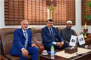 وكيل وزارة الصحة يتفقد التعليم والخدمة المجتمعية بطب أسنان جامعة عدن