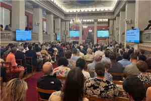 باحثتا آثار من جامعة عدن تستعرضان تراث عدن في مؤتمر EAA 2026 بأثينا