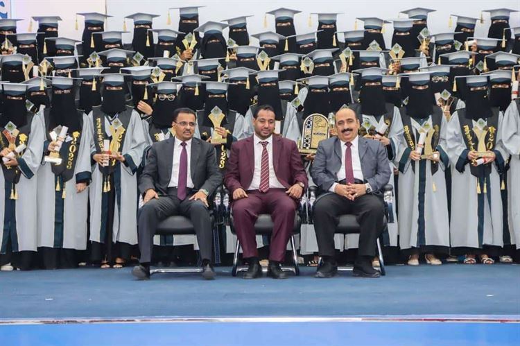 مكتب التربية والتعليم بساحل حضرموت يكرّم أوائل شهادة الثانوية العامة على مستوى الجمهورية والمحافظة للعام الدراسي 2023/2022م