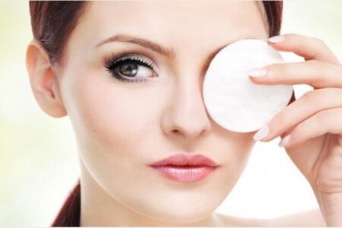 اصنعي مزيل ماكياجك بمواد طبيعية في المنزل!