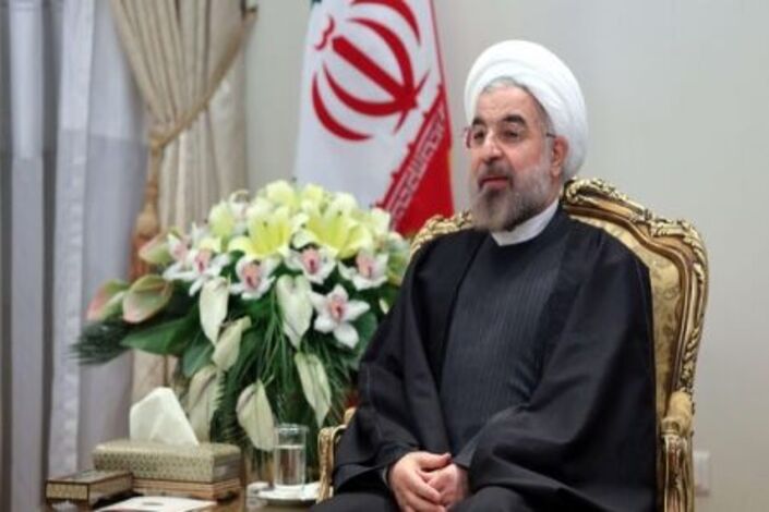 روحاني: إيران (لن تحني رأسها) لتهديد أو عقوبات