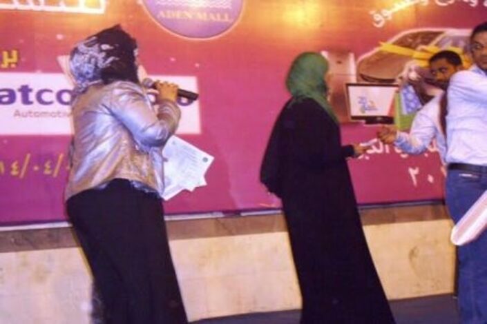 مجمع عدن مول يقيم حفل تسليم سيارة هيونداي 2014