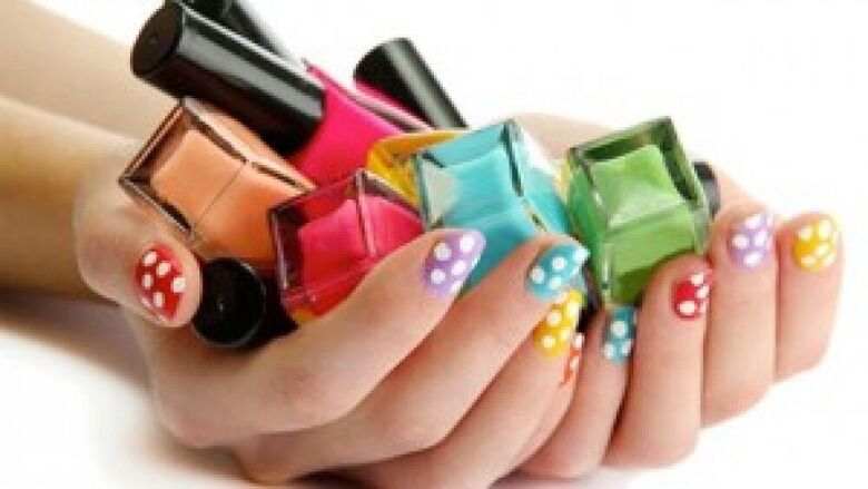 تعرفي على استعمالات طلاء الأظافر المتعددة