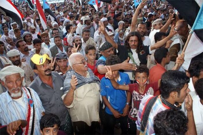 دعوات لضرورة الاستفادة من خبراتهم .. الاعتصامات في الجنوب تدفع بكوادر الدولة السابقة للظهور مجددا !