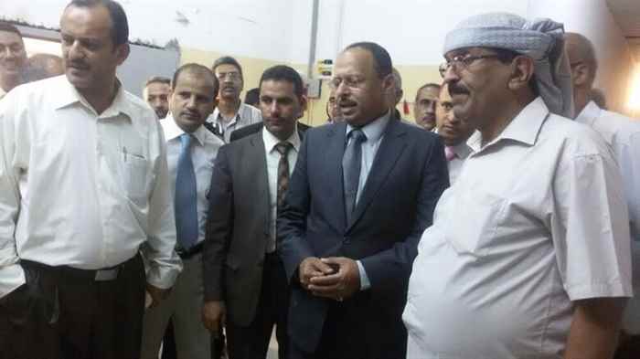 وزير الاتصالات يكشف عن إنشاء سنترال للإنترنت مركزي في عدن