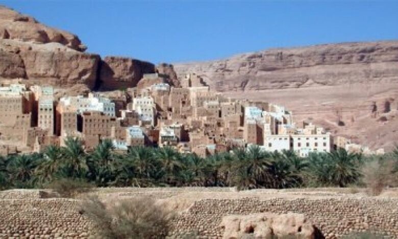 تكريم 14 مشاركة في مسابقة الرسم والفلاشات التوعوية حول مخاطر ثقب الأوزون بغيل باوزير بحضرموت