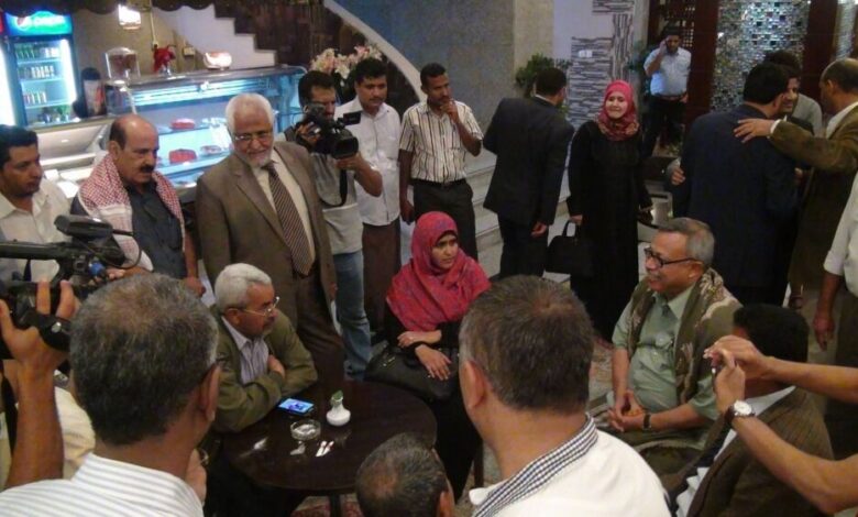 يحدث الان : قيادات حكومية تجتمع في فندق ميركيور