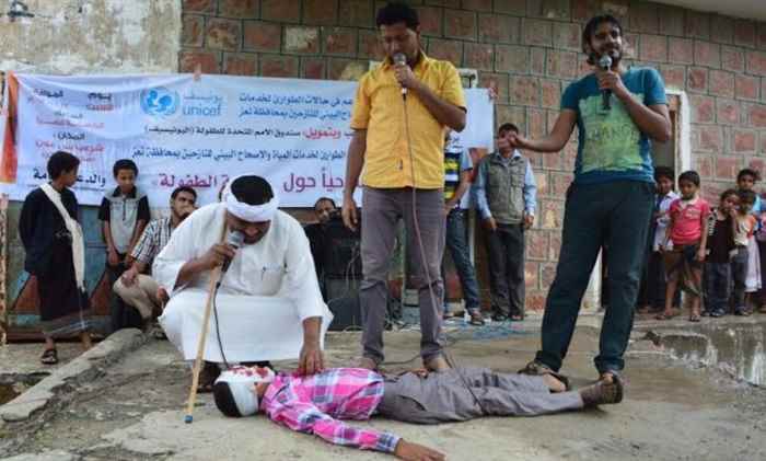 عروض مسرحية توعية لنازحي بني عون بشرعب