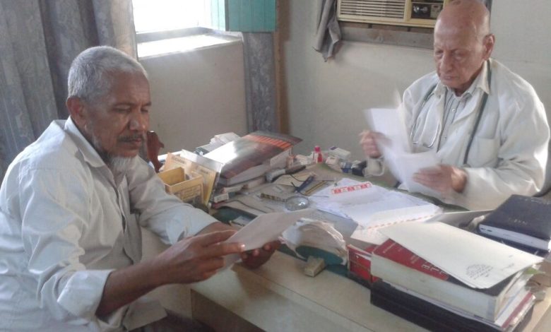 اول طبيب في حضرموت .. والطبيب الخاص للسلطان القعيطي رحلة في ذاكرة الشيخ الدكتور عمر سعيد بارحيم