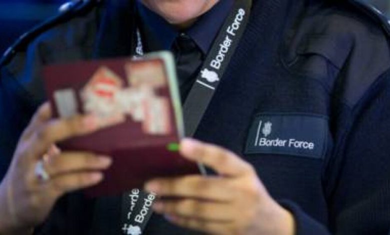 عرض الصحف البريطانية-ديلي تلغراف: الأمن في بريطانيا مهدد بسبب رواج بيع جوازات السفر الأوروبية