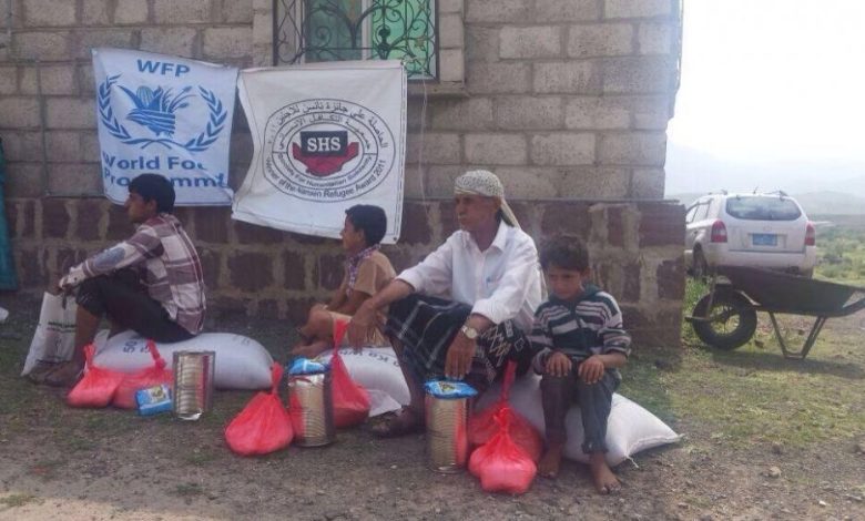 بدعم من برنامج الغذاء العالمي WFP .. توزيع مواد غذائية بالضالع