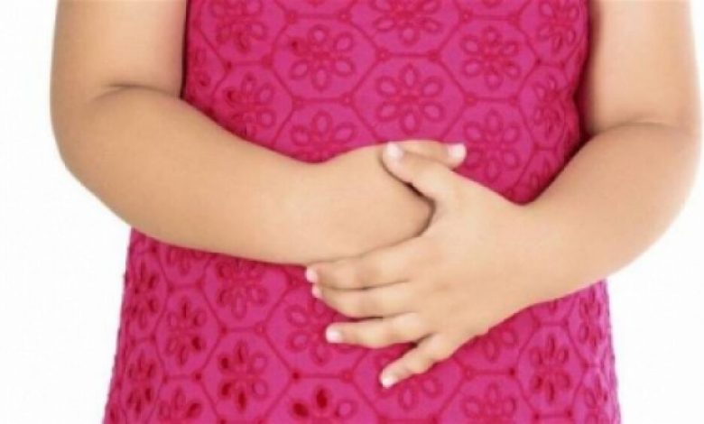 ما هي اسباب وجع آلام البطن لدى اطفالك؟