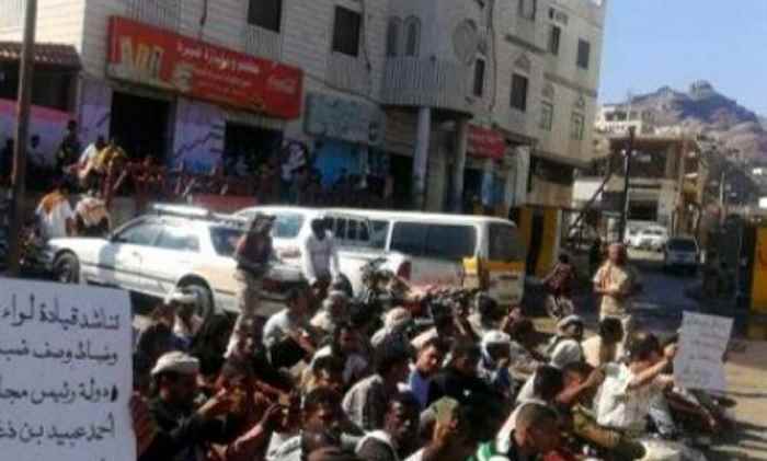 أفراد وضباط من اللواء 20 مشاة بالمخا يناشدون قائد اللواء بانصافهم