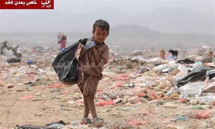 توفر لقمة عيش للبسطاء وتدرّ (الملايين) على الشركات أطفال وشيوخ يبحثون عن مصدر رزقهم في مكب النفايات