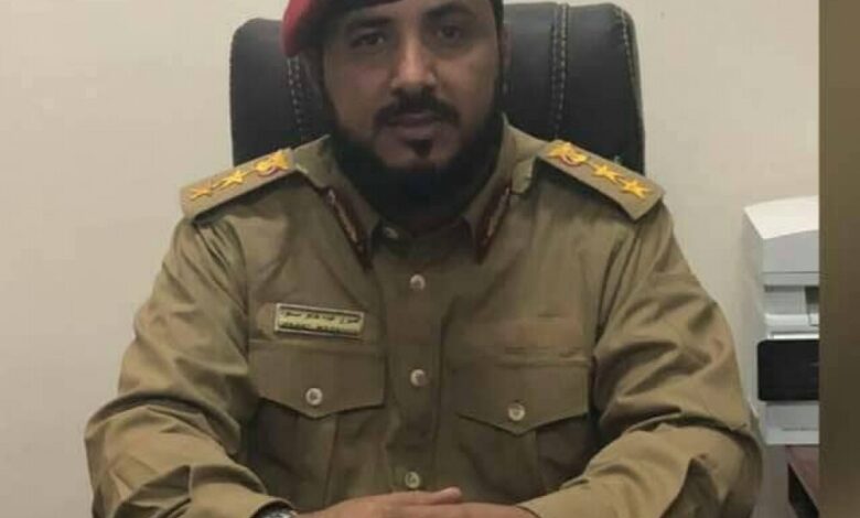 قائد الشرطة العسكرية فرع لحج يعزي في وفاة اللواء العمودي