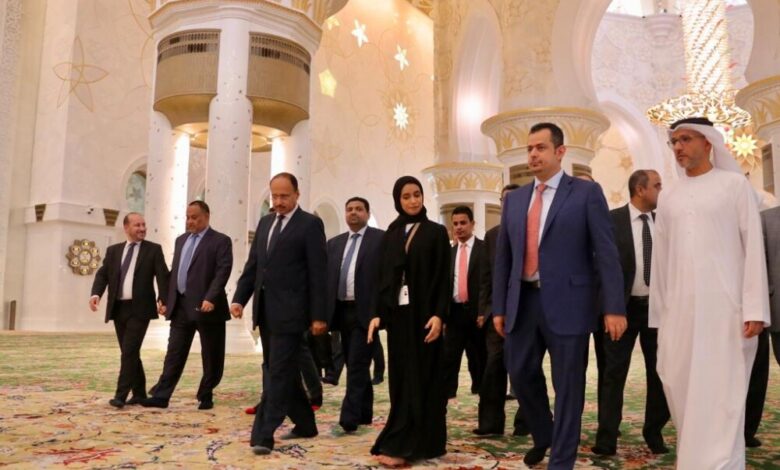 رئيس الوزراء يزور مسجد الشيخ زايد وواحة الكرامة في أبوظبي