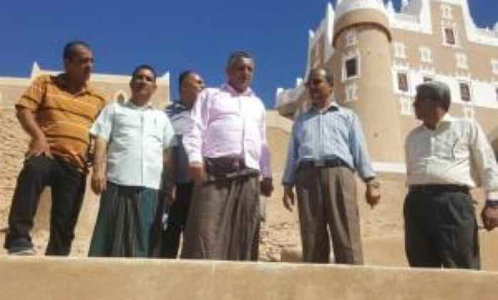 سيئون : وزير الثقافة يطلع على الأعمال المنجزة في صيانة حصن الفلس التاريخي