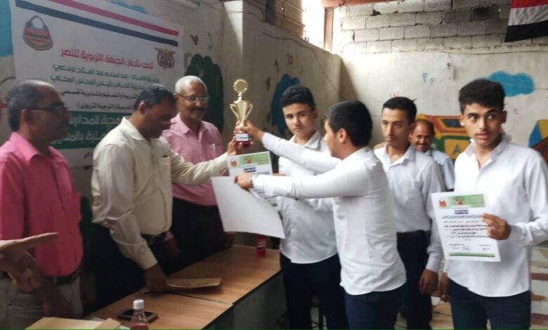 مدرسة أنوار العلى بمديرية الحالي تحصد المركز الأول في المسابقة المنهجية العلمية بالحديدة