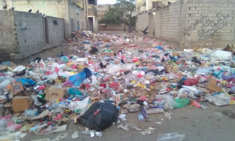 مواطنون في خنفر لـ"عدن الغد": شوارع متسخة وروائح كريهة