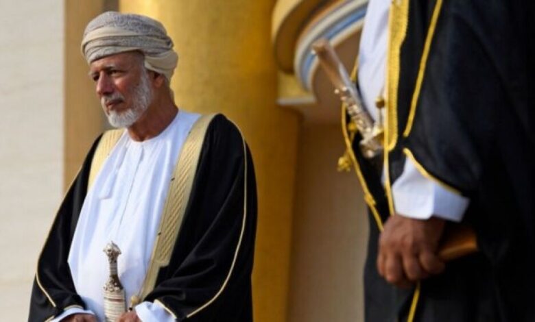 لماذا اقيل يوسف بن علوي من منصبه؟