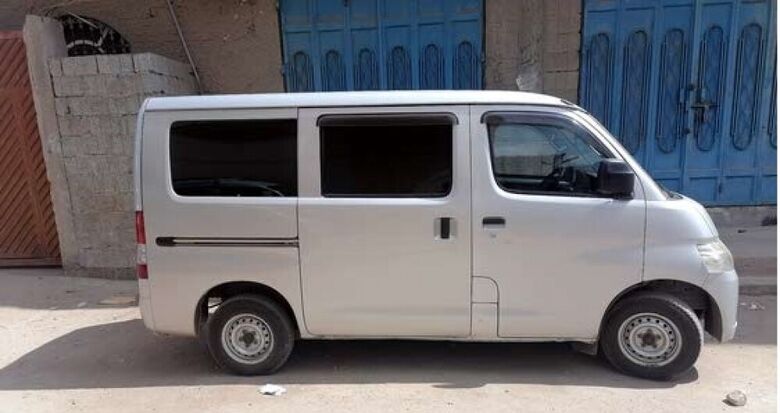 للبيع باص ديهاتسو موديل 2012