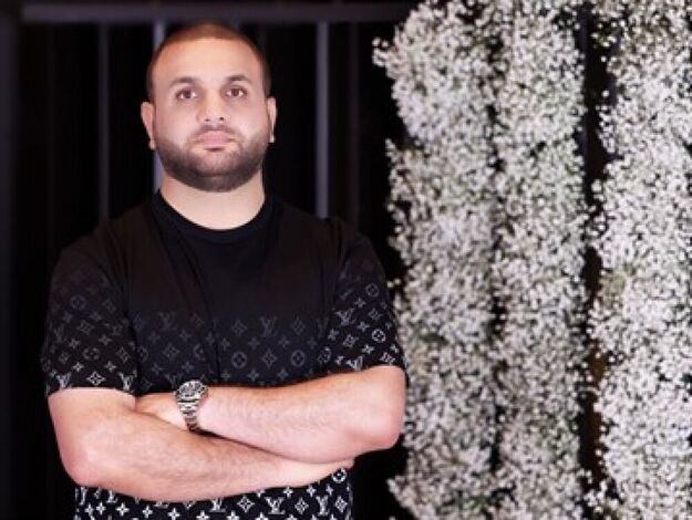 مبادرة المصمم العالمي آدم عفارة لتزويج عروسين بحفل زفاف اسطوري