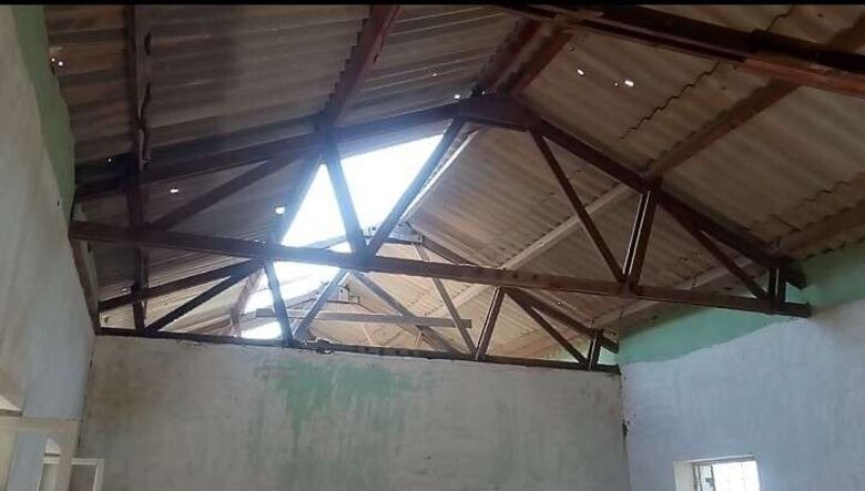 مدرسة ابوبكر الصديق في حبيل حنش بمسيمير لحج تناشد بانقاذها من الانهيار !!