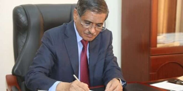 محافظ حضرموت يعلن عن وصول 70 عمود إنارة بالطاقة الشمسية مقدمة من دولة الإمارات