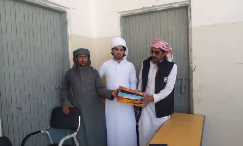 مدير التربية والتعليم بمديرية رماه يطلع على سير العملية التعليمية بمدرسة عيوه للتعليم الأساسي بمديرية رماه