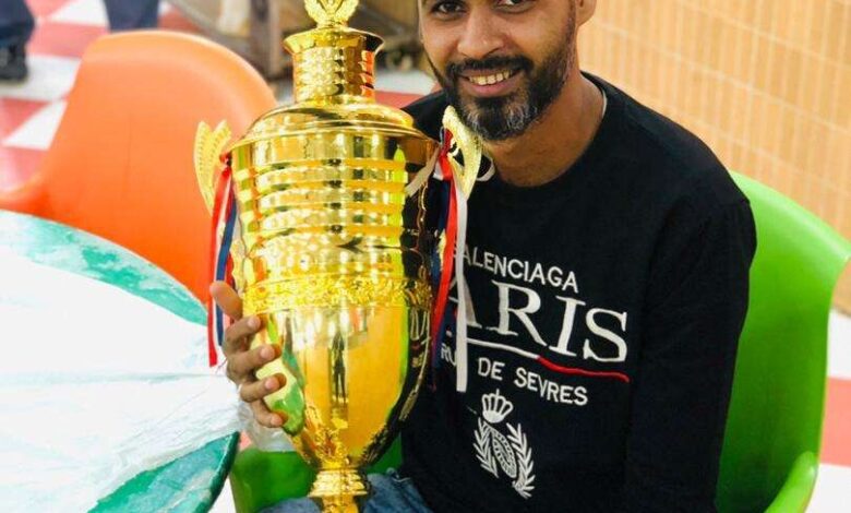 ايمن عقلان يواصل السير نحو النجاح